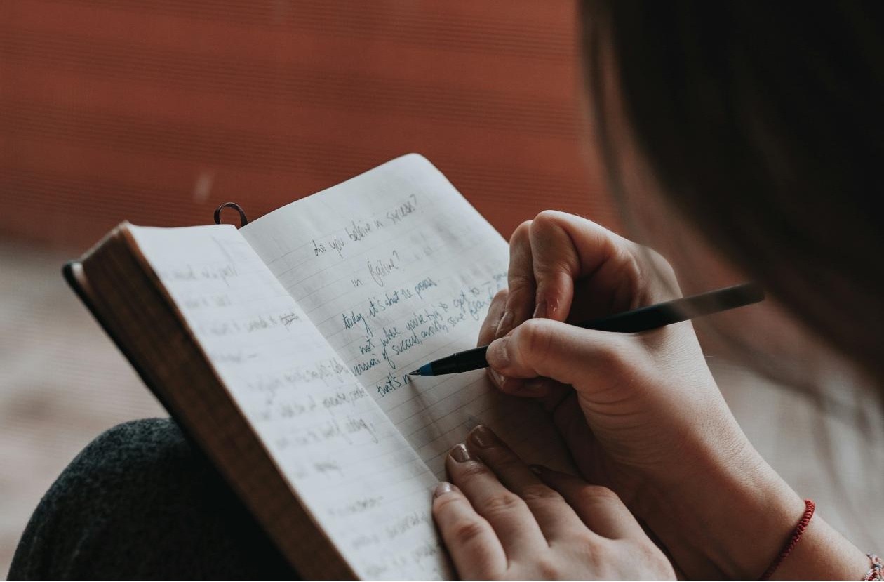 北京作文助手小程序開(kāi)發(fā)，自由創(chuàng)作高質(zhì)量作文